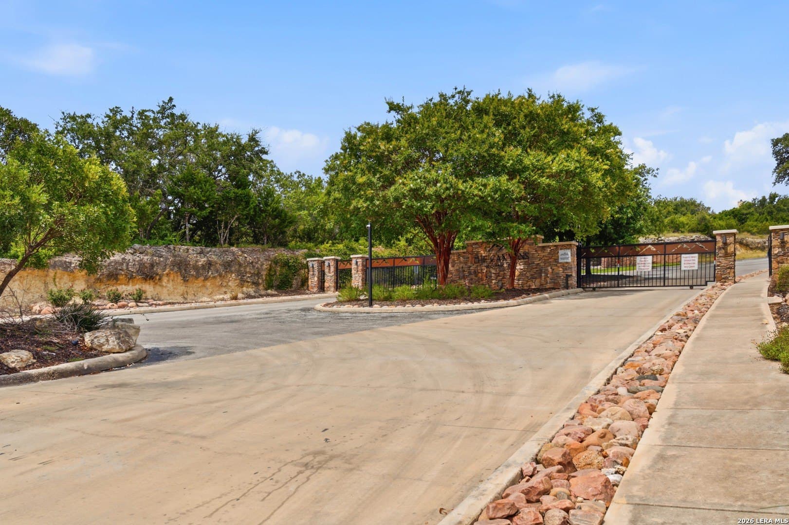 1.04 acres in Bexar County gallery image 3