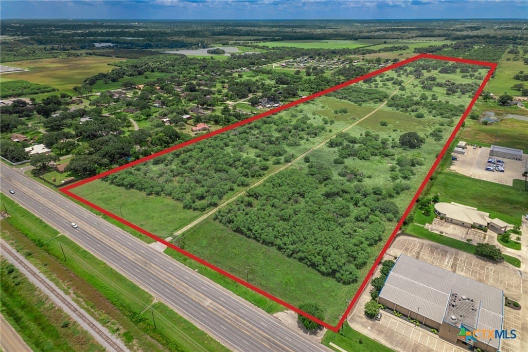 68 acres in Victoria County gallery image 2