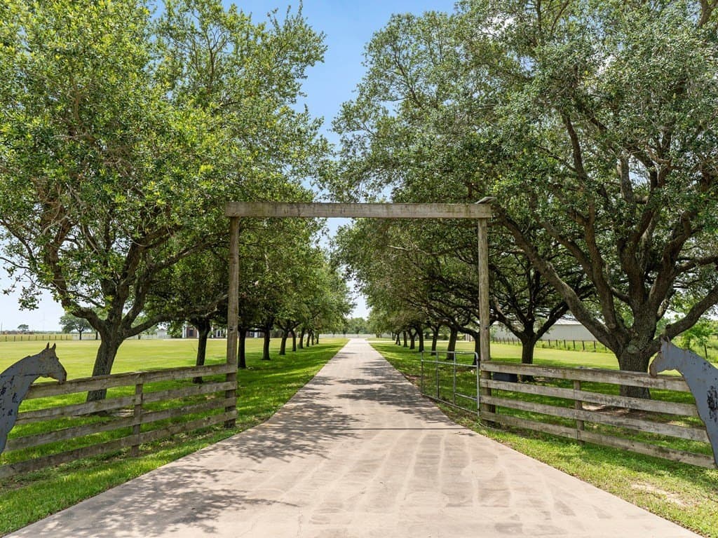 10.9 acres in Texas County gallery image 2