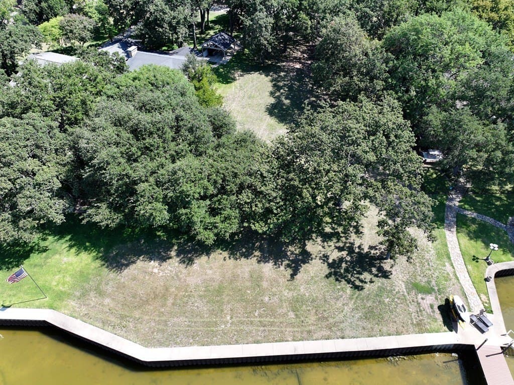 0.28 acres in Henderson County - photo 3
