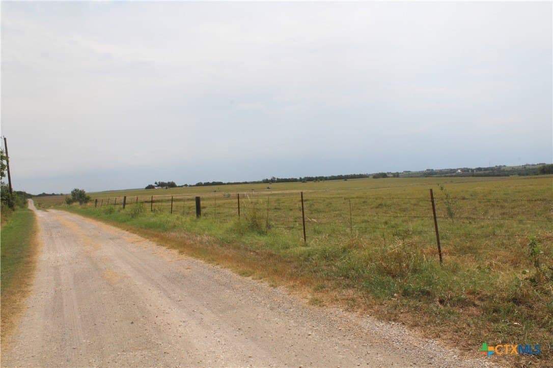 220 acres in Williamson County - photo 2