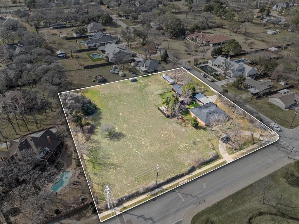 2.1 acres in Tarrant County