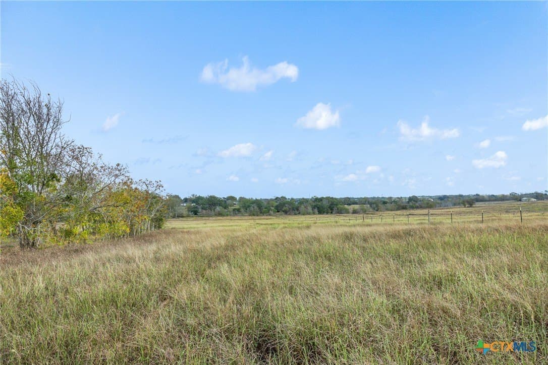 12.33 acres in Lavaca County gallery image 3