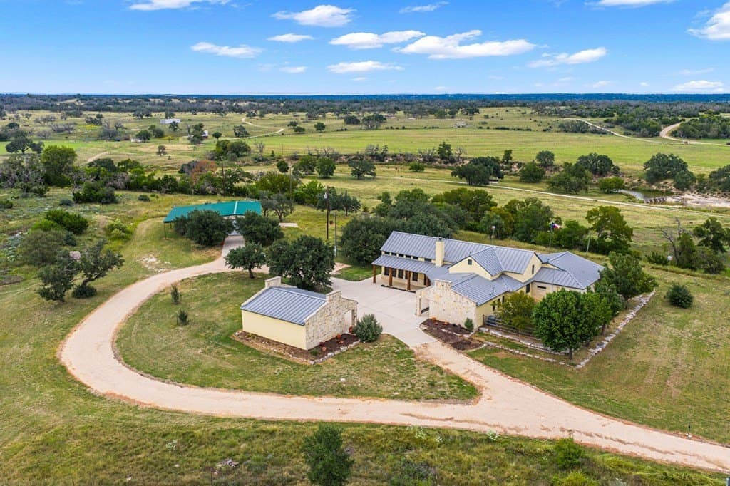 27.11 acres in Gillespie County - photo 3