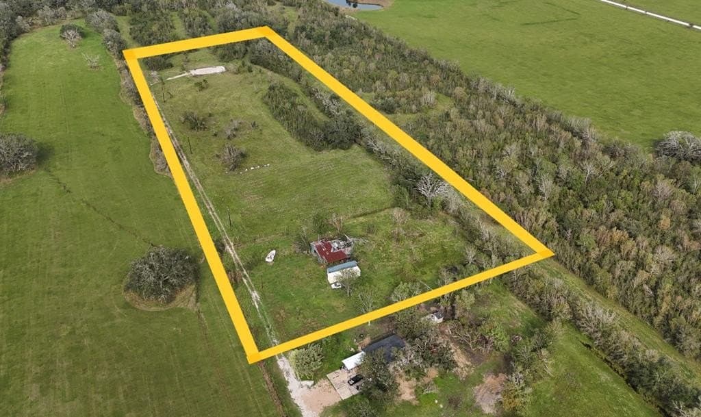 11.12 acres in Angleton County