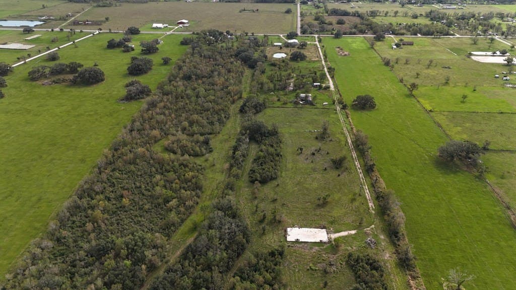 11.12 acres in Angleton County - photo 5