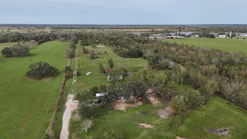 11.12 acres in Angleton County - photo 4