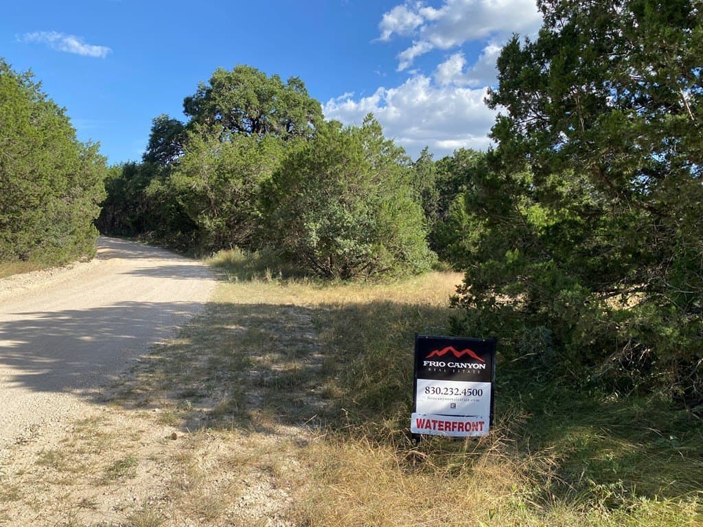 6.39 acres in Real County - photo 10