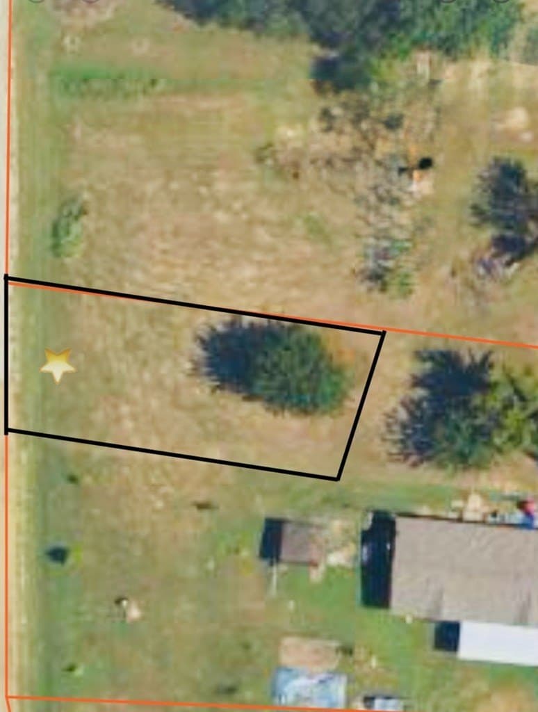 0.14 acres in HENDERSON County gallery image 2