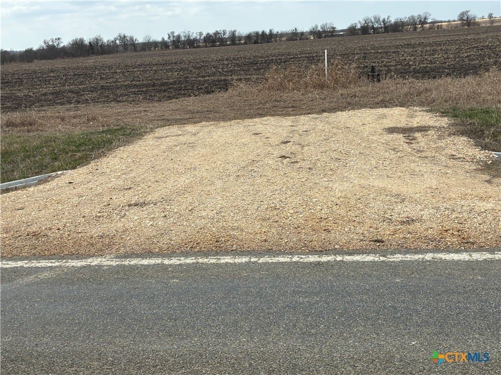 10.04 acres in Milam County