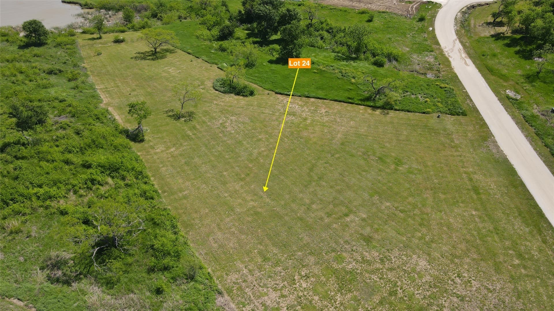 1.67 acres in Navarro County gallery image 4