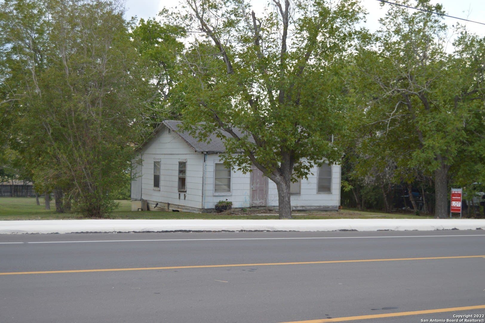 0.58 acres in Comal County - photo 39