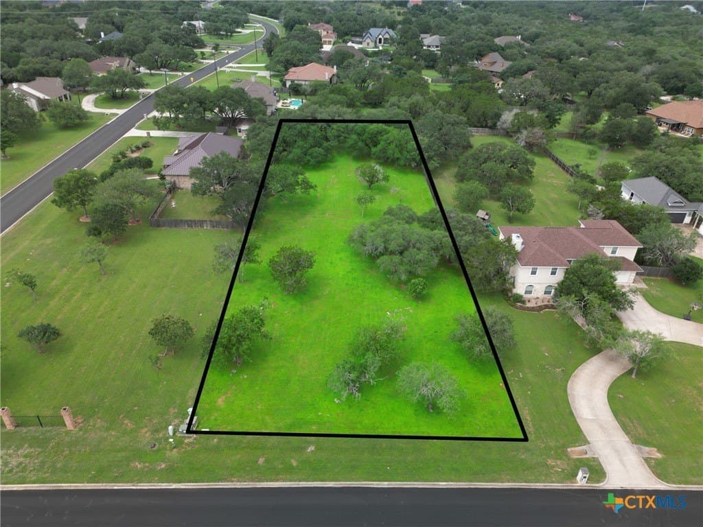 1.01 acres in Hays County gallery image 2