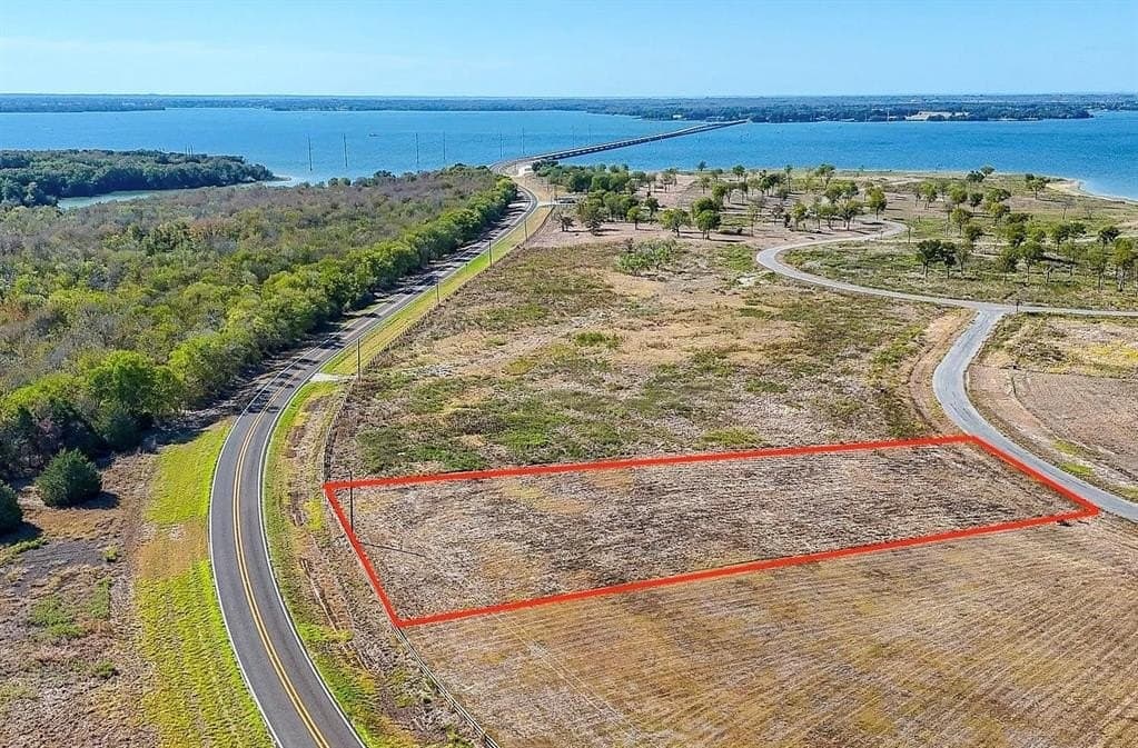 1.47 acres in Navarro County