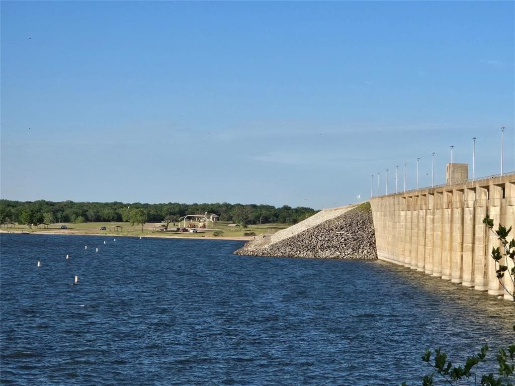 1.7 acres in Hill County gallery image 4