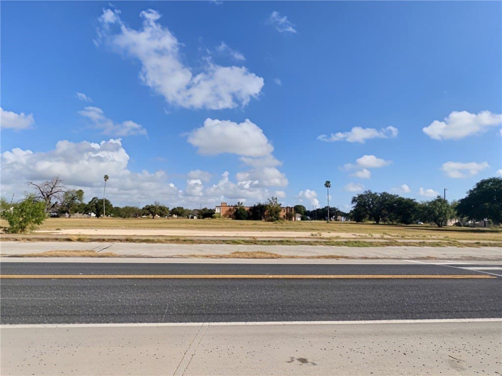 2.57 acres in Kleberg County - photo 2