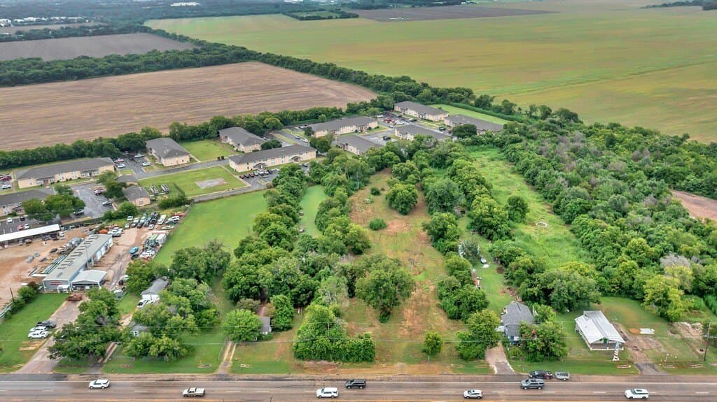 2.04 acres in McLennan County gallery image 2