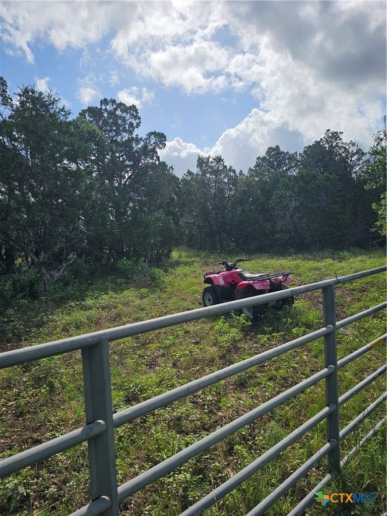 20 acres in Comal County - photo 8