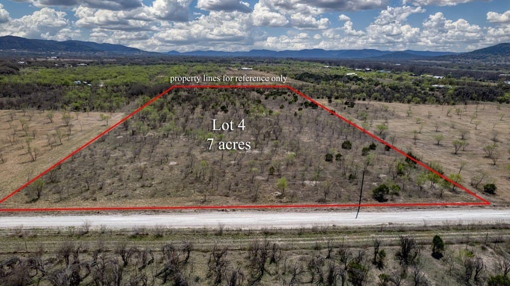 7 acres in Real County featured view