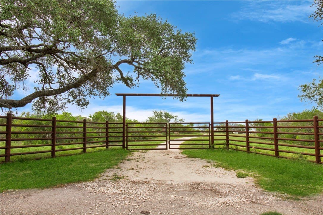 52.19 acres in Bee County