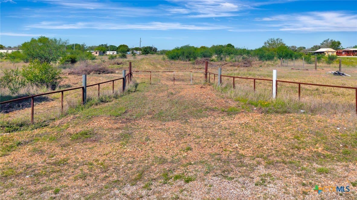 3.66 acres in Victoria County gallery image 2