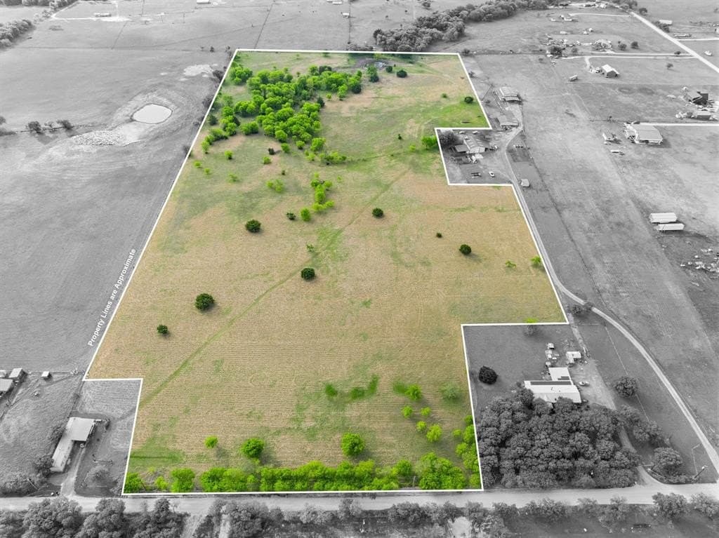 24.5 acres in Hill County