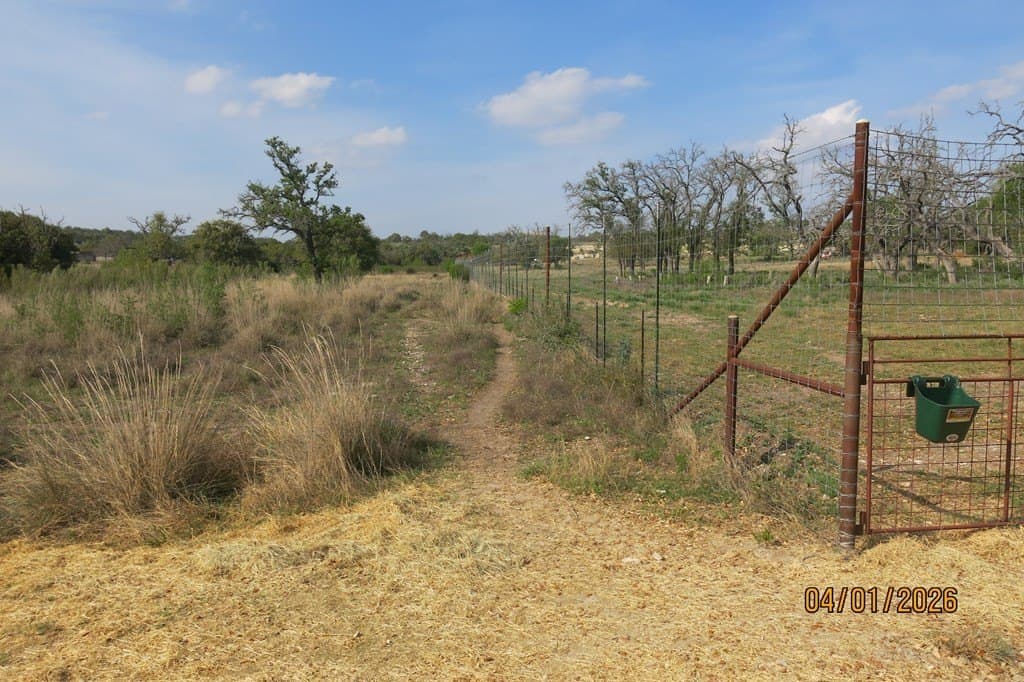 17 acres in Gillespie County gallery image 3