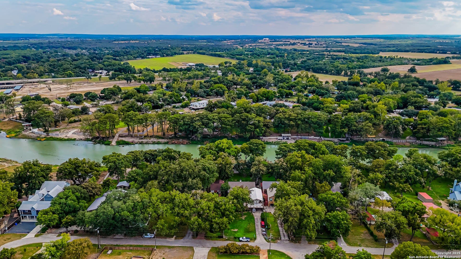 0.6 acres in Guadalupe County gallery image 3