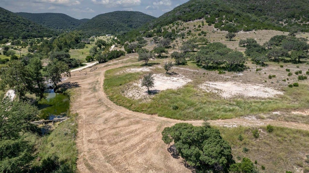 225.7 acres in Real County gallery image 4