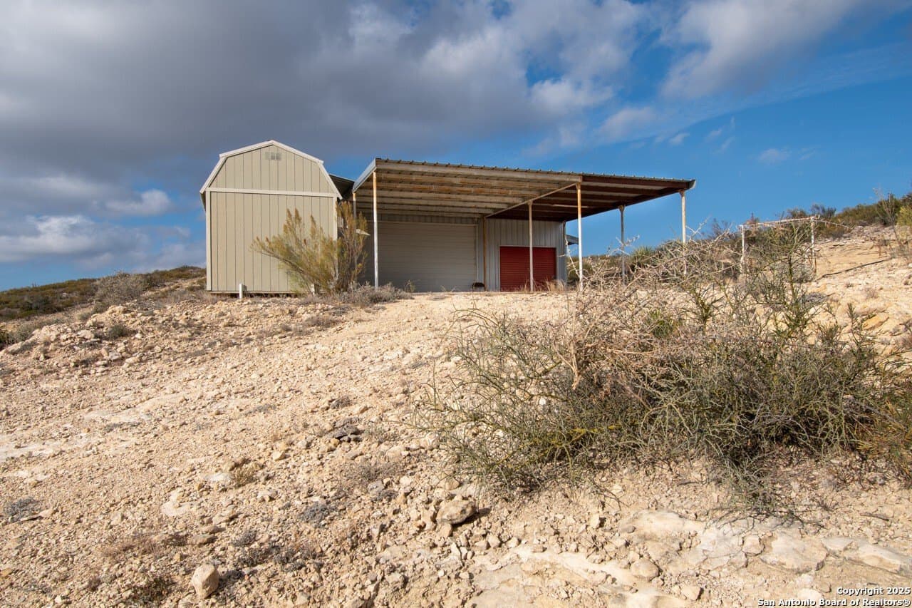 83.6 acres in Val Verde County gallery image 4