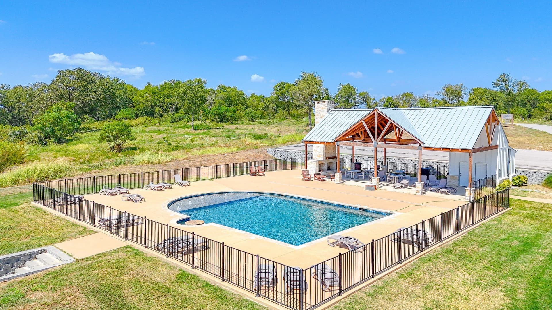 1.05 acres in Navarro County - photo 11