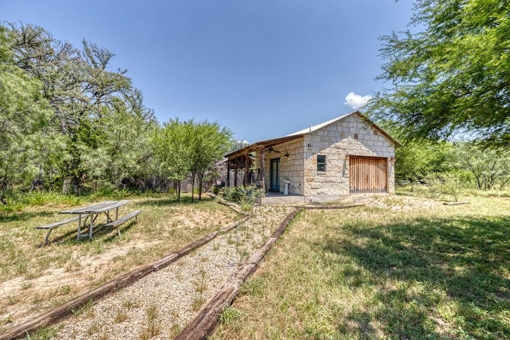 1.8 acres in Real County