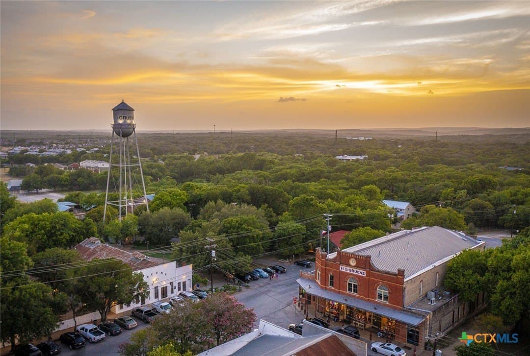 0.99 acres in Comal County - photo 2