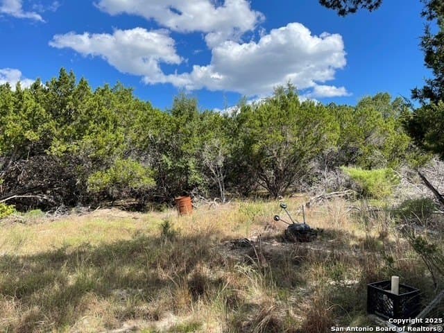 0.71 acres in Bandera County gallery image 3