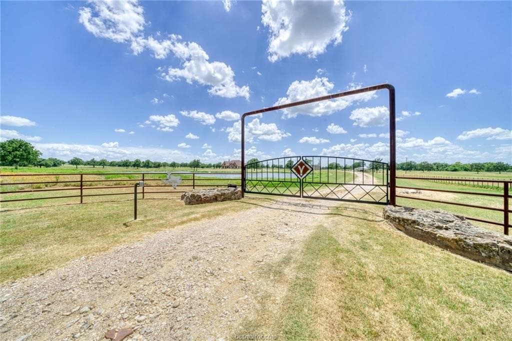 32 acres in Burleson County gallery image 2