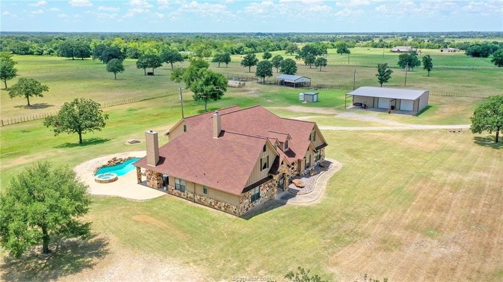 32 acres in Burleson County