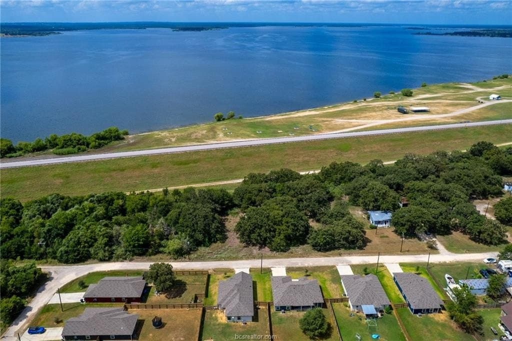 0.66 acres in Burleson County - photo 2
