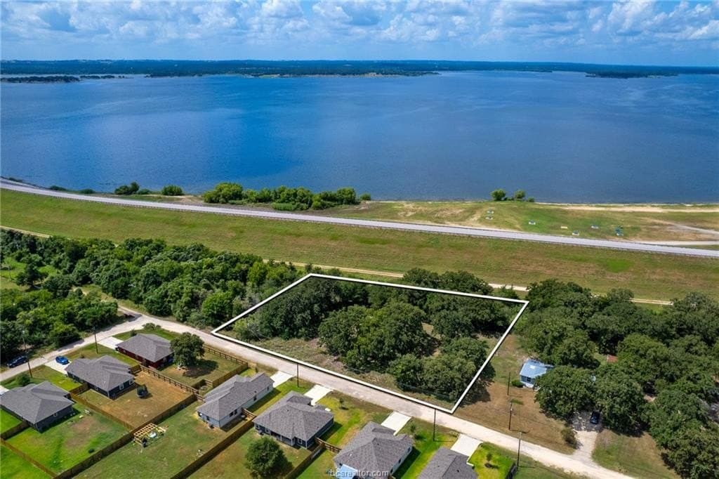 0.66 acres in Burleson County - photo 9