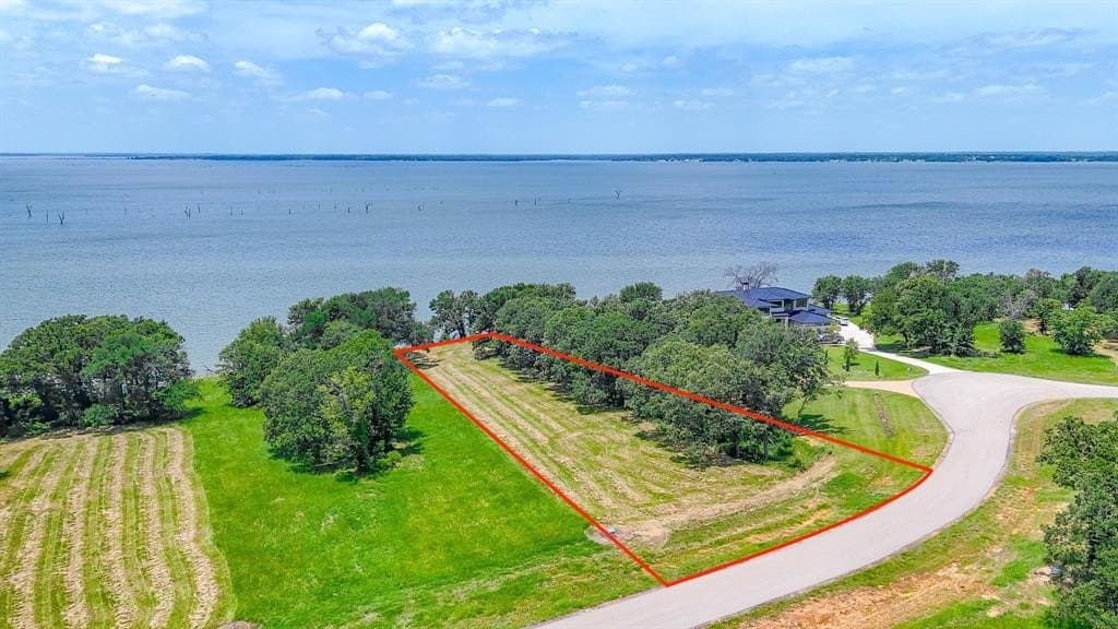 1.01 acres in Navarro County