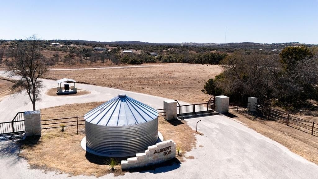 5.25 acres in Blanco County gallery image 2