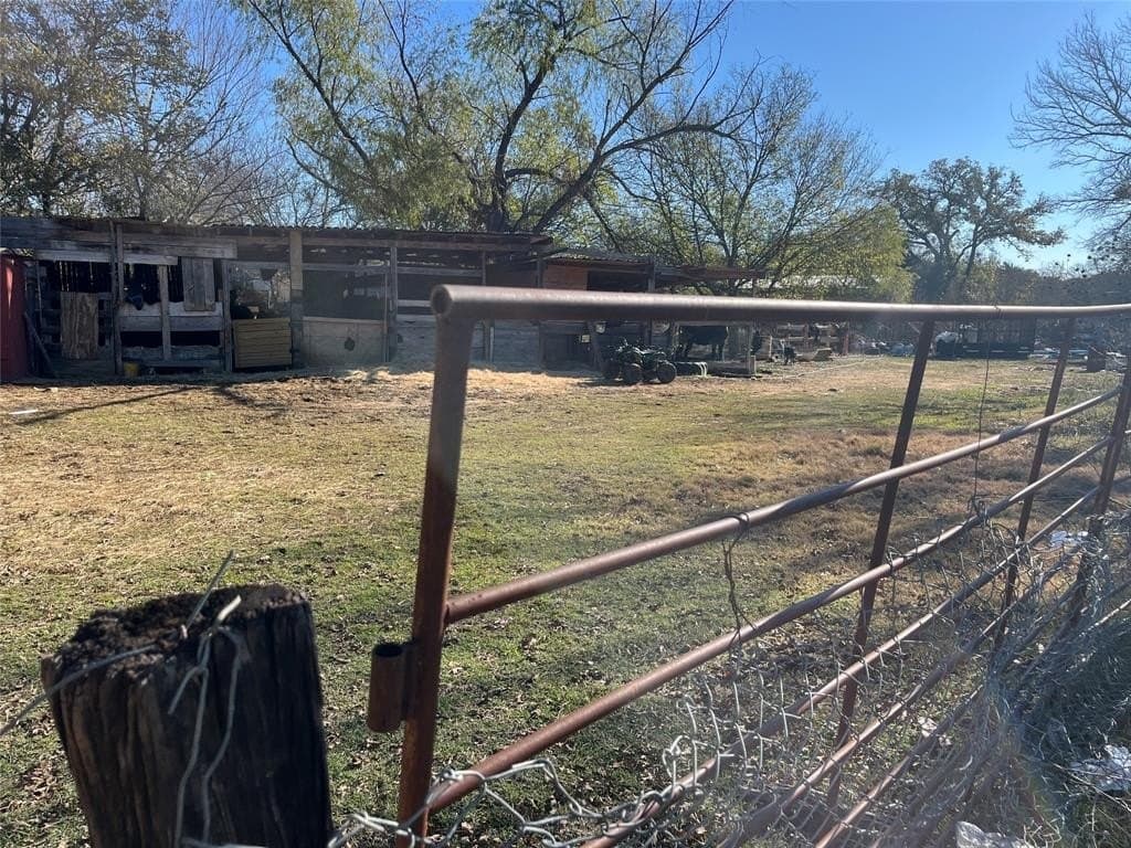 1.41 acres in Tarrant County gallery image 2