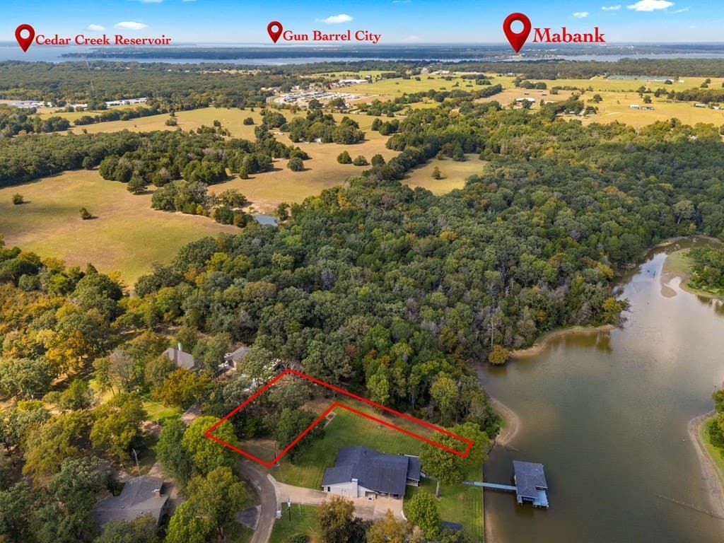 0.38 acres in Henderson County - photo 6