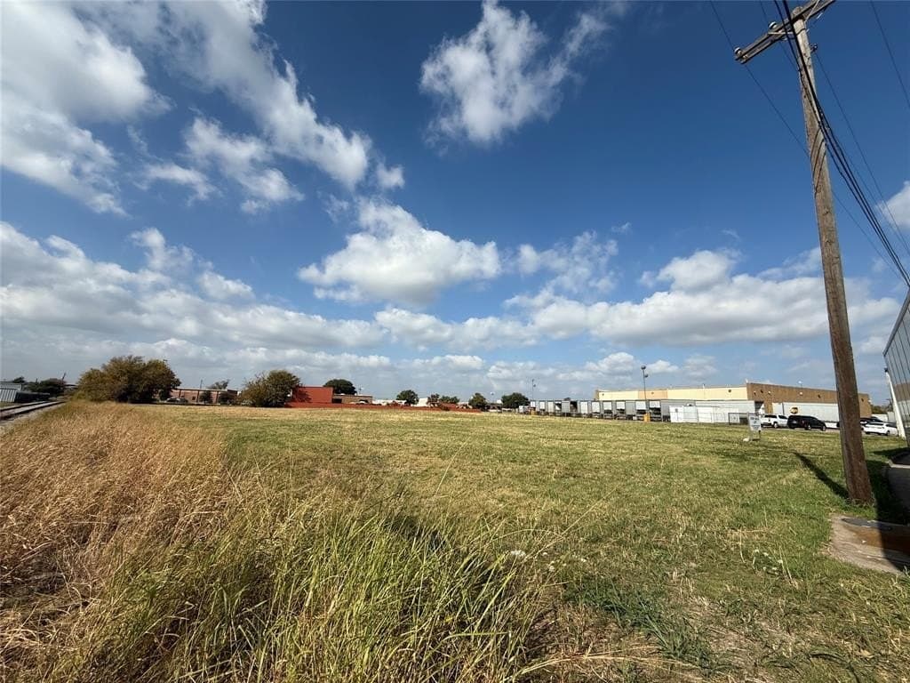 2.18 acres in Dallas County gallery image 3