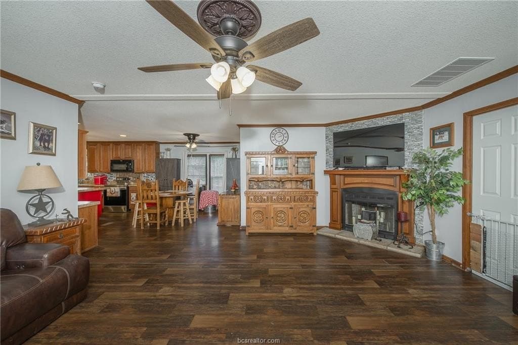 10 acres in Grimes County - photo 4