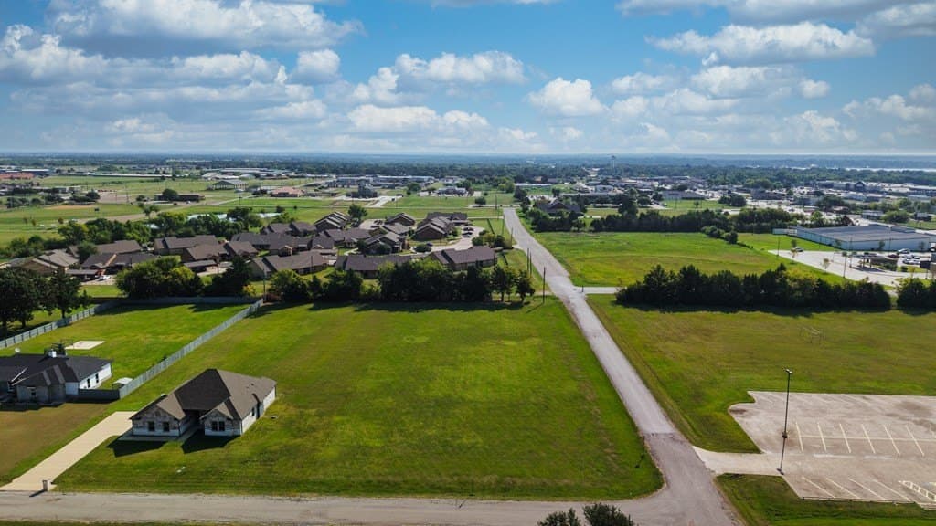 1 acres in Henderson County gallery image 4