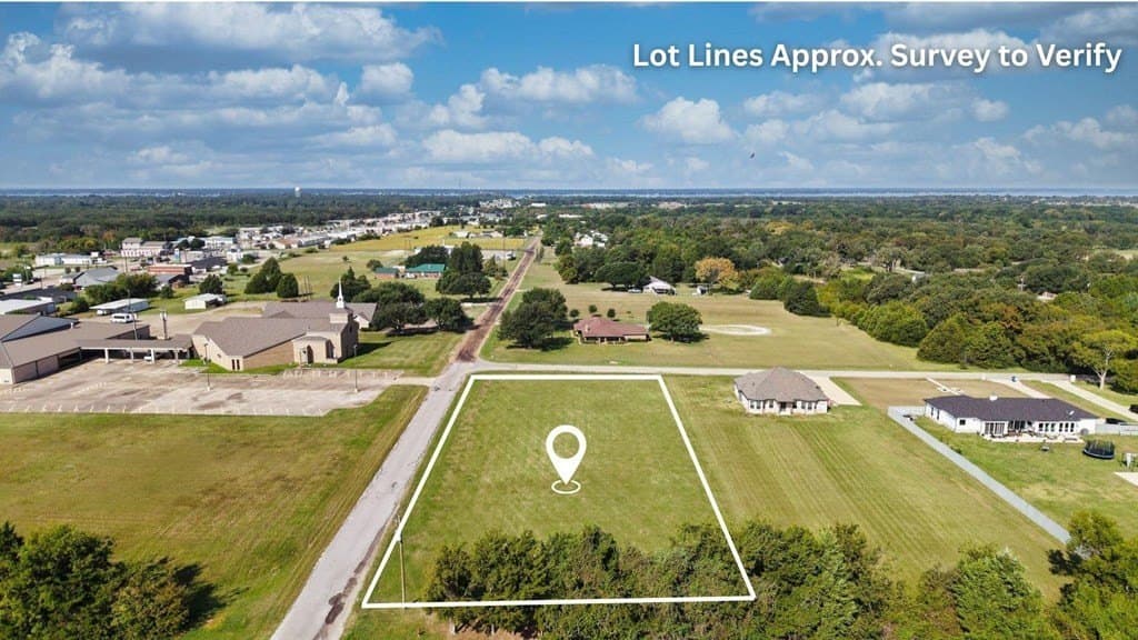 1 acres in Henderson County gallery image 3