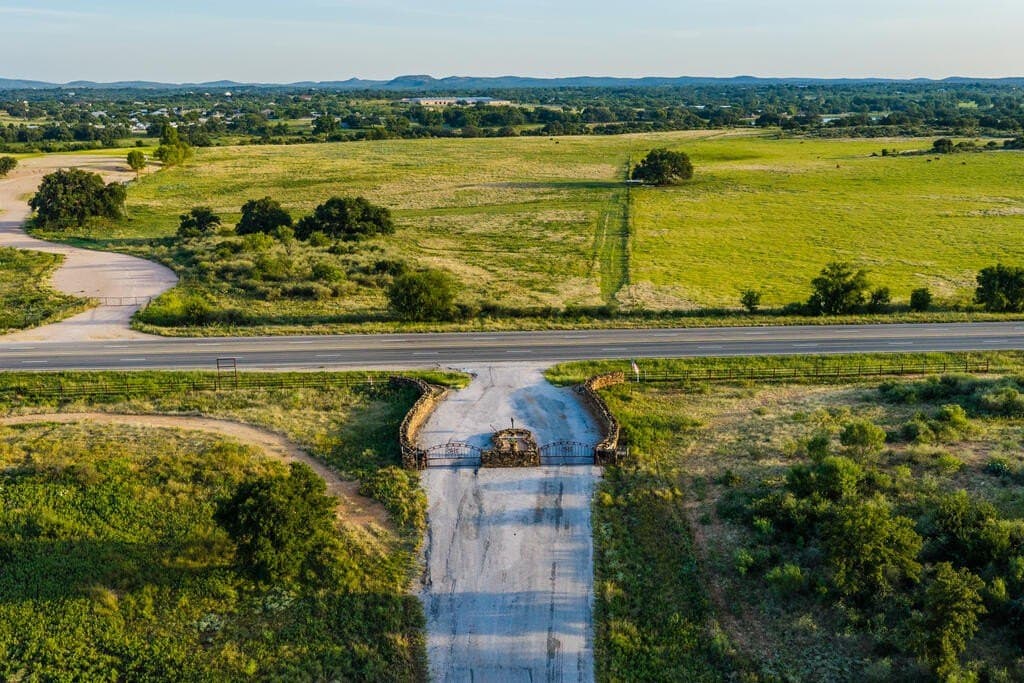 24 acres in Llano County - photo 5