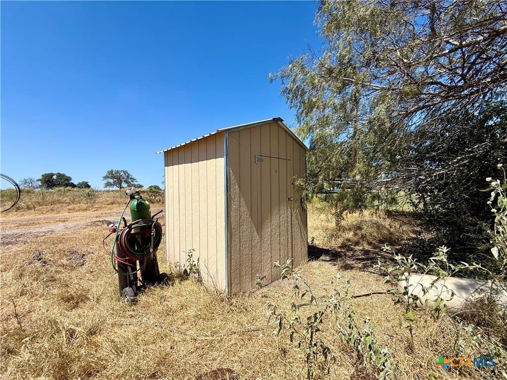 10.01 acres in Gonzales County - photo 9