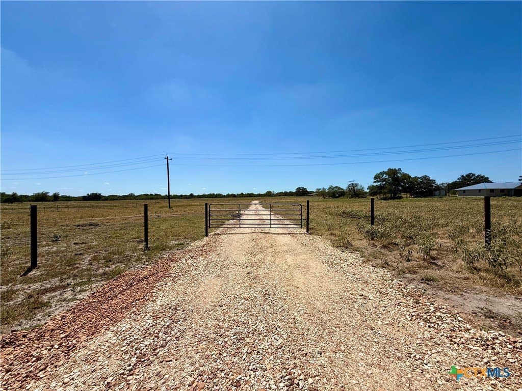 10.01 acres in Gonzales County - photo 3