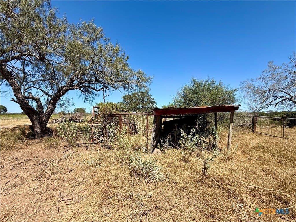 10.01 acres in Gonzales County - photo 21